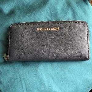 Michael Kors Zip Around Wallet (black)